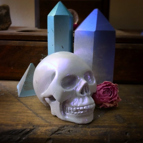 Handmade concrete Skull statue, decor - Picture 2 of 5
